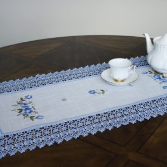 NEW Table Runner Dresser Scarf BLUE LACE ROSE - Picture 1 of 5